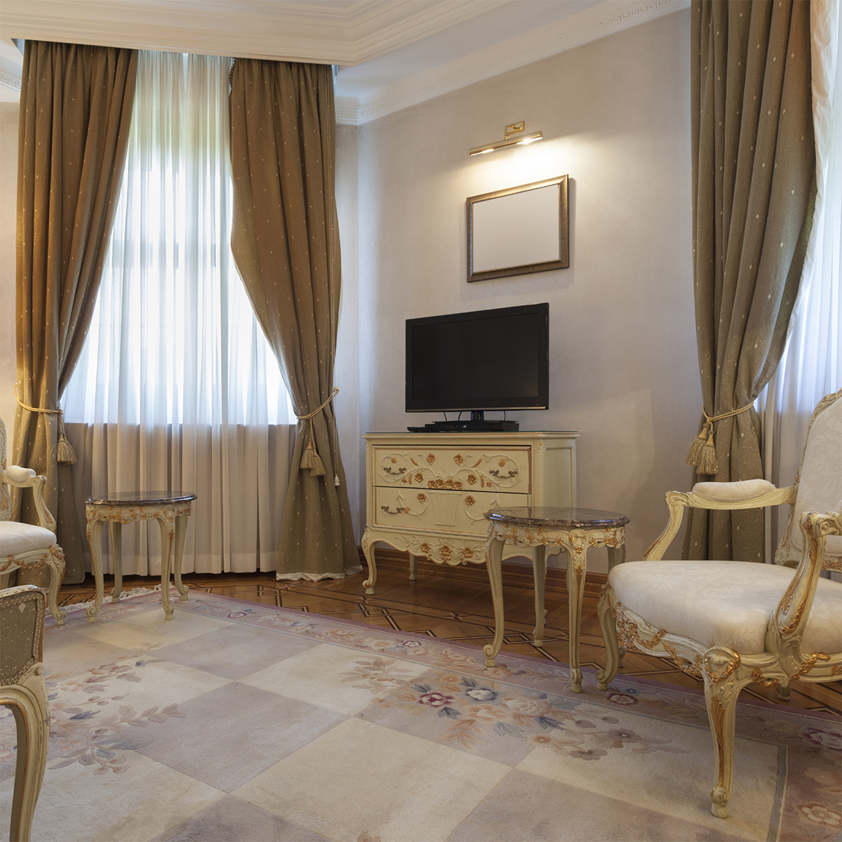 Queen Suite Room